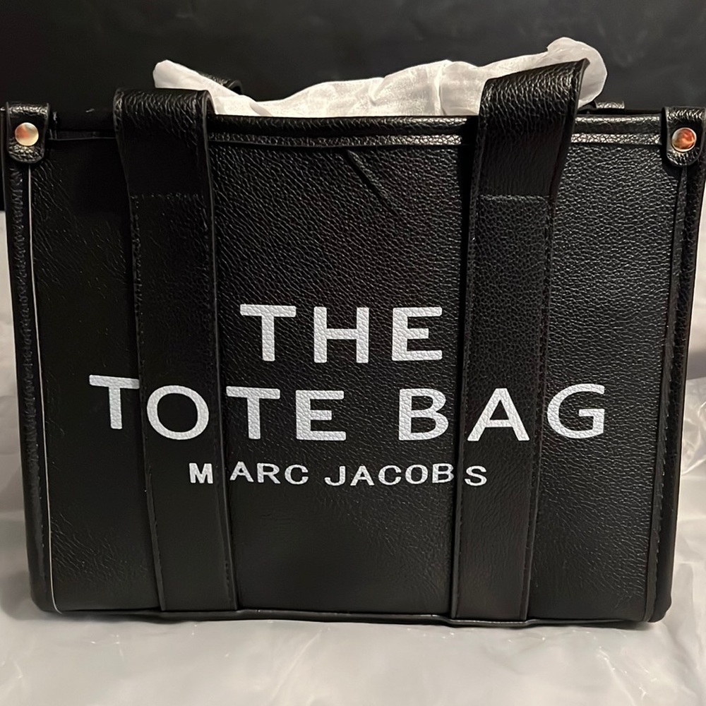 Fashion crossbody bag.